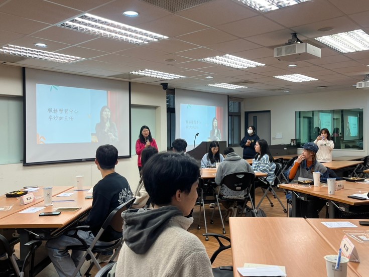 服務學習中卓主任致詞