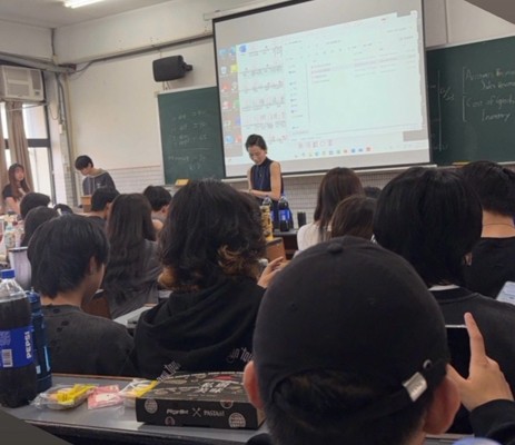 同學於教室用餐