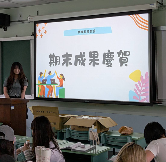 同學進行服務學習心得分享-1