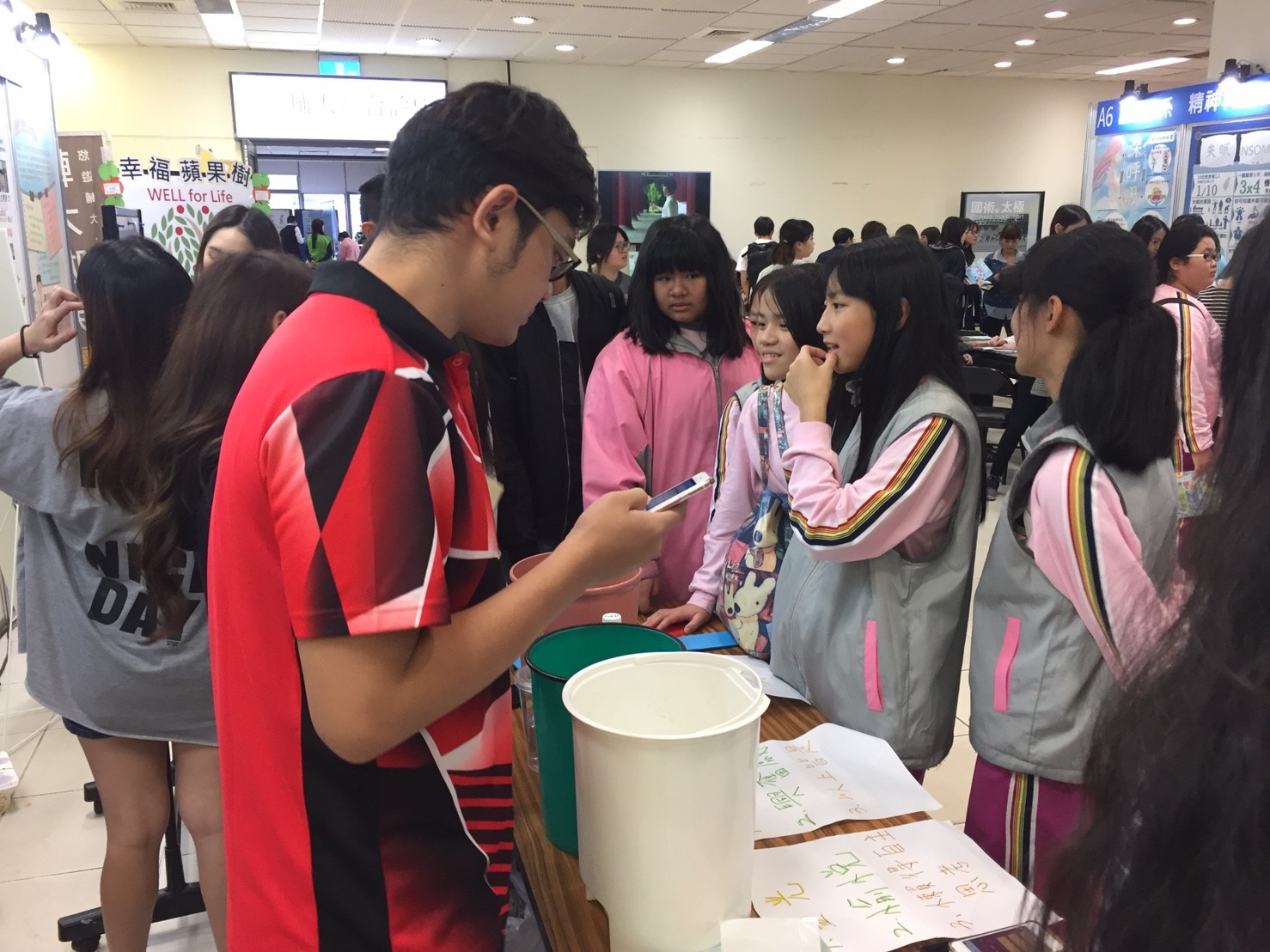 活動當天青山國中教師帶領兩個班級參加博覽會