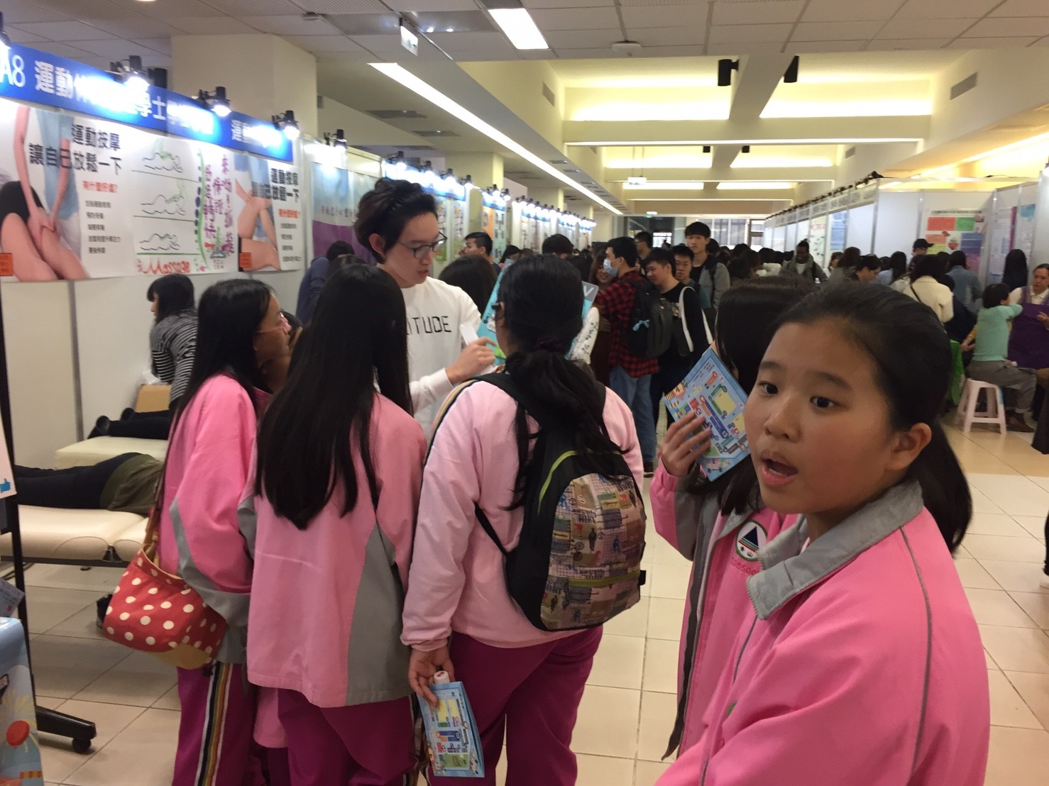 青山國中老師特地帶領學生進行一日活動參訪