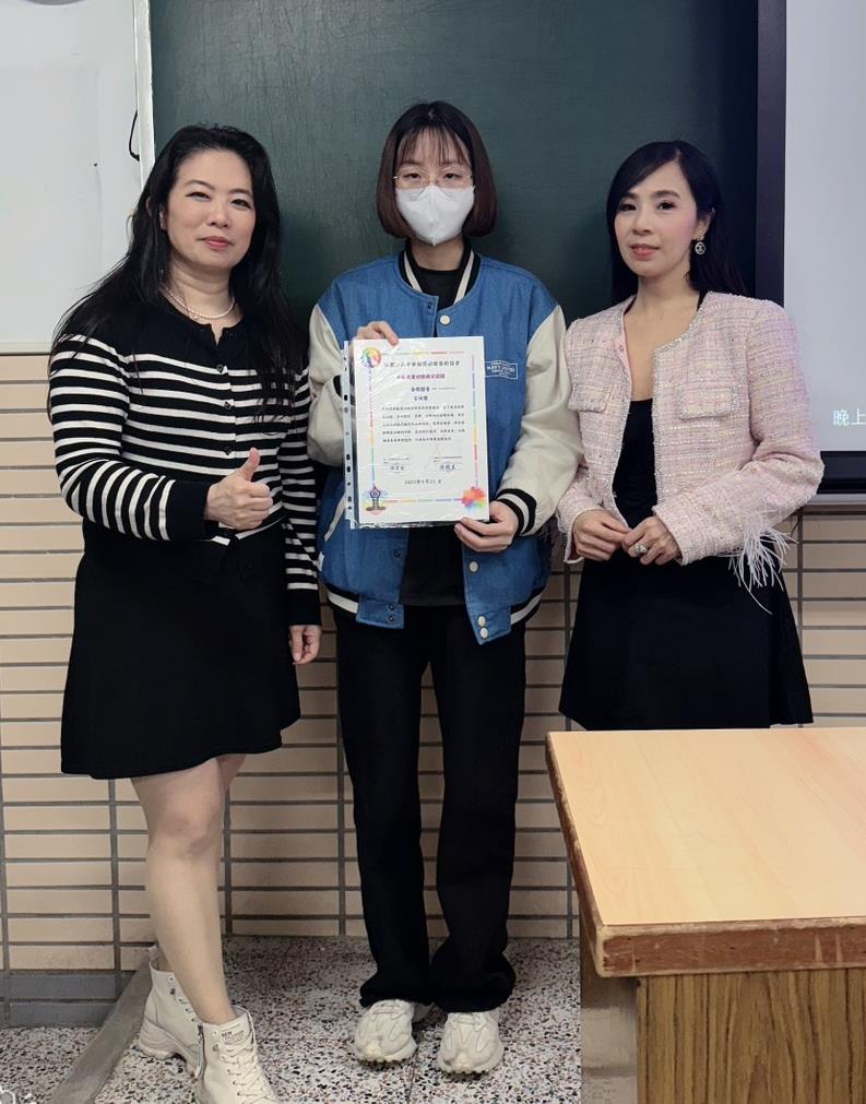 服飾學程大一班級學生參加色彩能量認證證照乙丙級