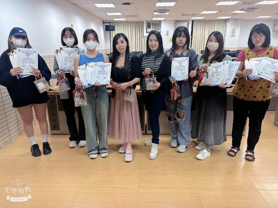 服飾學程學生認證照片